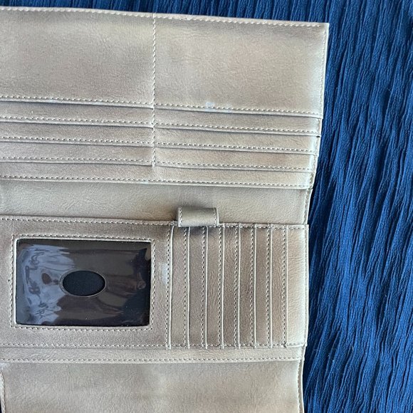 Guess Wallet - Picture 3 of 3